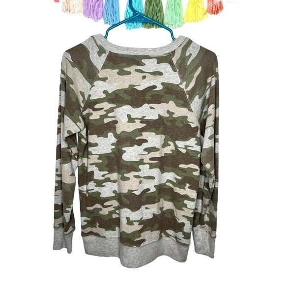 Eddie Bauer Legend Wash Crewneck Sweatshirt Allover Camouflage Print Size Small - Picture 9 of 15